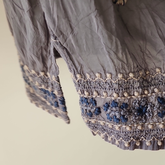 JOHNNY WAS Santorini Embroidered Blouse Cloudburst - Picture 11 of 12